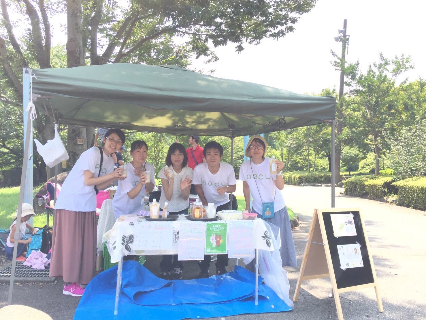 テントを立てて、すべて手売り販売